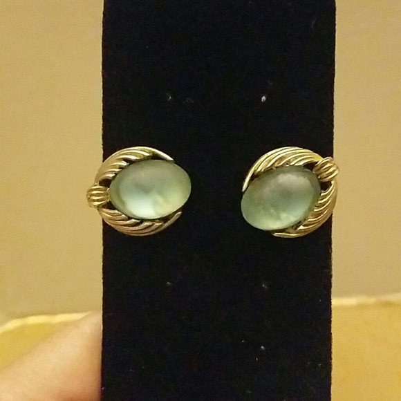 Vintage screw earrings - Picture 3 of 7